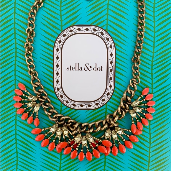 Stella & Dot Jewelry - Stella & Dot coral rhinestone necklace